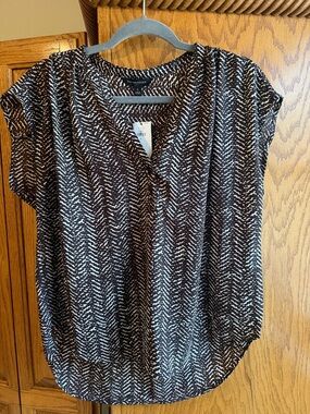 Casual V-Neck Women’s Top in Brown and Cream